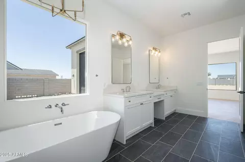 Bath - 2099 N 77th Pl, Mesa, AZ 85207 photo 2 of 5