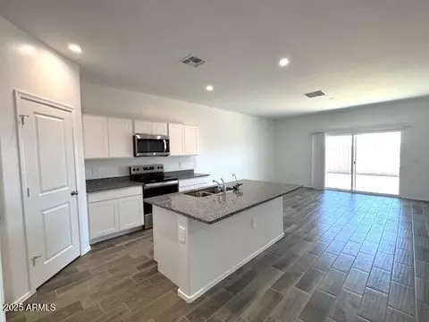 1349 W Hess Ave, Coolidge, AZ 85128 photo 2
