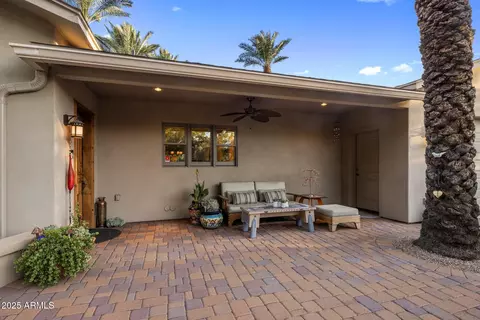 2803 E Sherran Ln, Phoenix, AZ 85016 photo 6