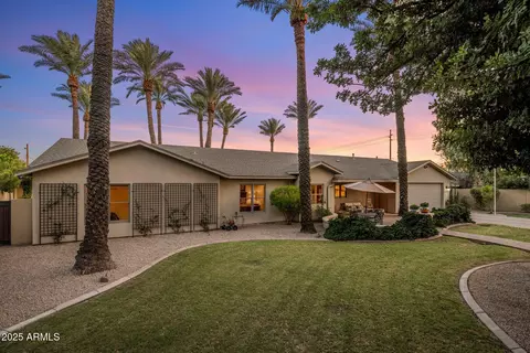 2803 E Sherran Ln, Phoenix, AZ 85016 photo 3