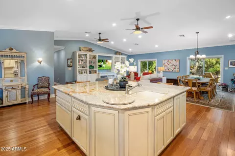 2803 E Sherran Ln, Phoenix, AZ 85016 photo 14