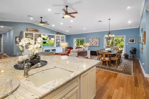 2803 E Sherran Ln, Phoenix, AZ 85016 photo 15