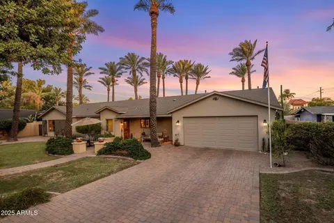 2803 E Sherran Ln, Phoenix, AZ 85016 photo 4