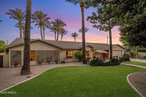 2803 E Sherran Ln, Phoenix, AZ 85016 photo 2