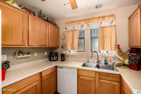 1712 Encinas Ln, Phoenix, AZ 85040 photo 10