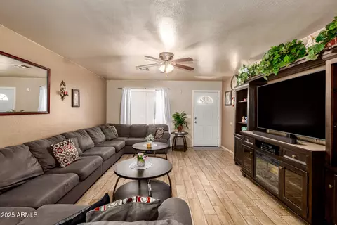 1712 Encinas Ln, Phoenix, AZ 85040 photo 4