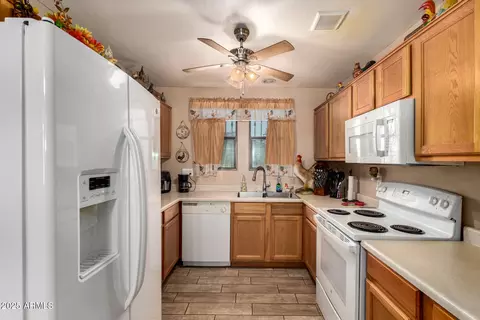 1712 Encinas Ln, Phoenix, AZ 85040 photo 9