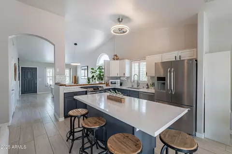 1123 E Betsy Ln, Gilbert, AZ 85296 photo 2