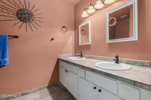Bath - 2160 E Minton Dr, Tempe, AZ 85282 photo 1 of 2