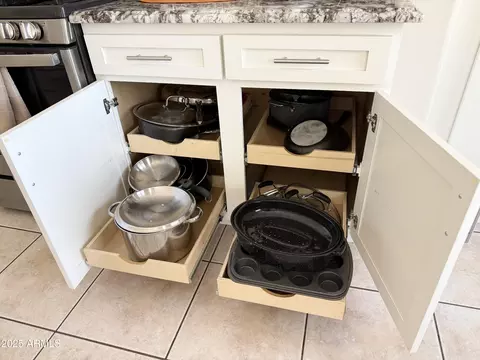 Kitchen - 4335 E Walnut Rd, Gilbert, AZ 85298 photo 14 of 14