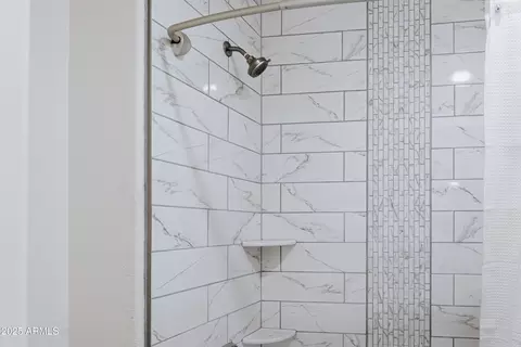 Bath - 514 E Stonebridge Dr, Gilbert, AZ 85234 photo 2 of 7