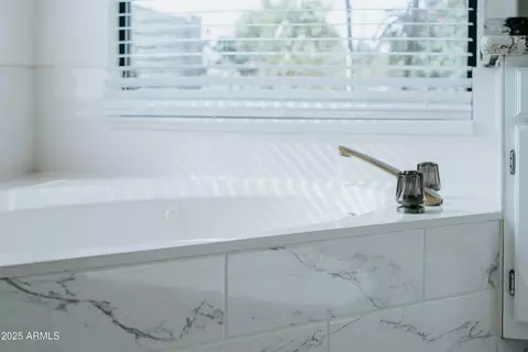Bath - 514 E Stonebridge Dr, Gilbert, AZ 85234 photo 5 of 7