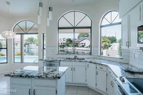 Kitchen - 514 E Stonebridge Dr, Gilbert, AZ 85234 photo 3 of 6
