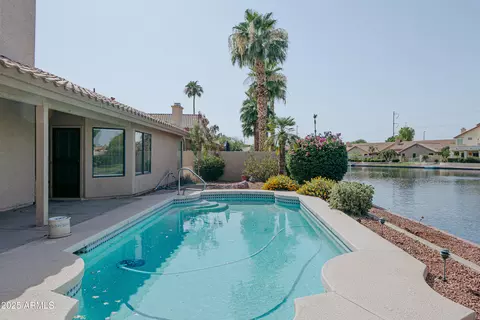 Exterior - 514 E Stonebridge Dr, Gilbert, AZ 85234 photo 2 of 6