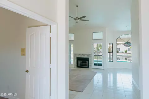 Entry Way - 514 E Stonebridge Dr, Gilbert, AZ 85234 photo 4 of 7