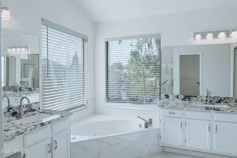 Bath - 514 E Stonebridge Dr, Gilbert, AZ 85234 photo 4 of 7