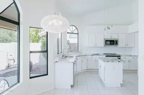 Kitchen - 514 E Stonebridge Dr, Gilbert, AZ 85234 photo 1 of 6