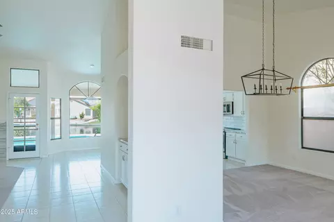 Entry Way - 514 E Stonebridge Dr, Gilbert, AZ 85234 photo 3 of 7