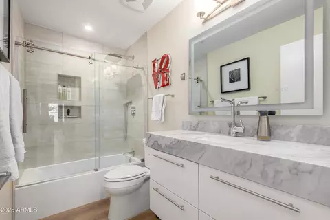 Bath - 3410 E Libby St, Phoenix, AZ 85032 photo 1 of 3
