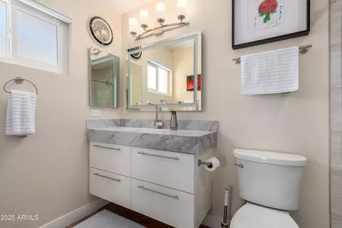 Bath - 3410 E Libby St, Phoenix, AZ 85032 photo 3 of 3