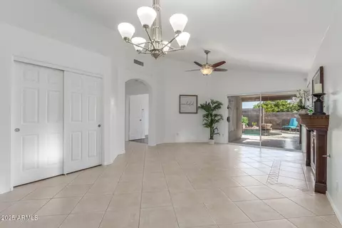 Living - 2001 E Renee Dr, Phoenix, AZ 85024 photo 5 of 7