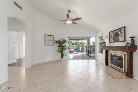 Living - 2001 E Renee Dr, Phoenix, AZ 85024 photo 6 of 7