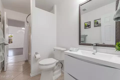 Bath - 2001 E Renee Dr, Phoenix, AZ 85024 photo 1 of 2