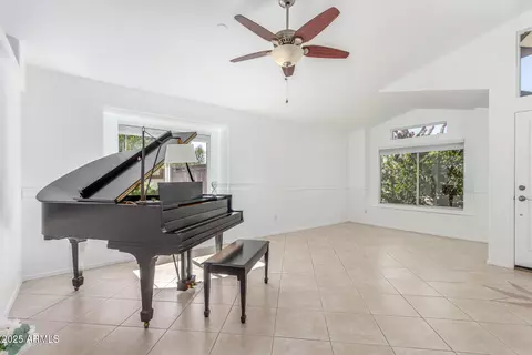 Living - 2001 E Renee Dr, Phoenix, AZ 85024 photo 4 of 7