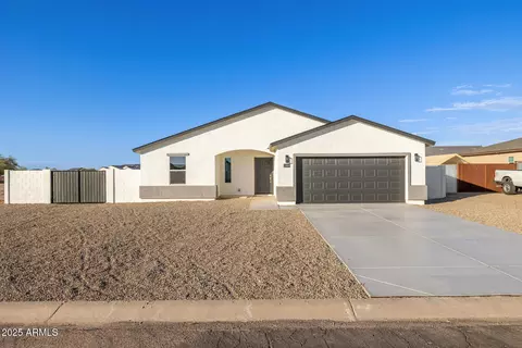 13689 S Calumet Rd, Arizona City, AZ 85123