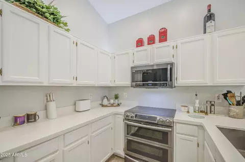 Kitchen - 538 N Cobblestone St, Gilbert, AZ 85234 photo 4 of 4