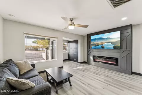 1305 E Winter Dr, Phoenix, AZ 85020