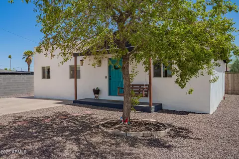 1815 Encinas Ln, Phoenix, AZ 85040 photo 2