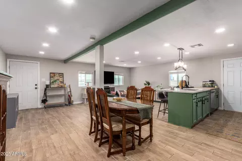 1815 Encinas Ln, Phoenix, AZ 85040 photo 8