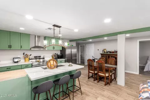 1815 Encinas Ln, Phoenix, AZ 85040 photo 9