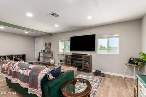 1815 Encinas Ln, Phoenix, AZ 85040 photo 4