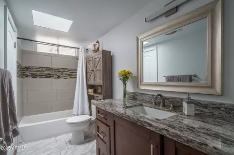 Bath - 3331 W Libby St, Phoenix, AZ 85053 photo 3 of 3
