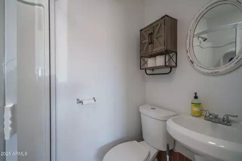 Bath - 3331 W Libby St, Phoenix, AZ 85053 photo 1 of 3