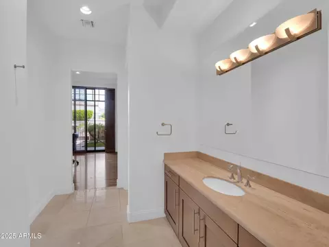 Bath - 2 Biltmore Est #115, Phoenix, AZ 85016 photo 7 of 8