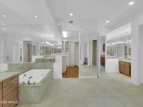 Bath - 2 Biltmore Est #115, Phoenix, AZ 85016 photo 2 of 8