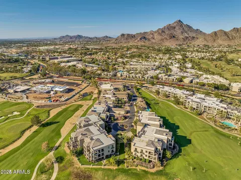 View/Area - 2 Biltmore Est #115, Phoenix, AZ 85016 photo 3 of 3