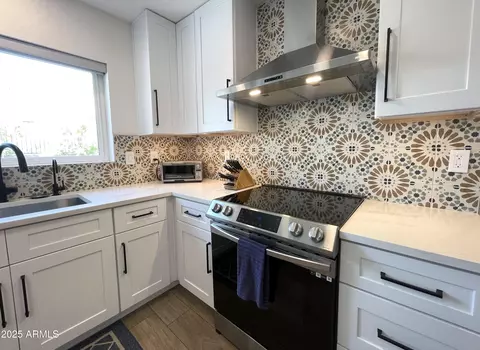 Kitchen - 2205 E Granite View Dr, Phoenix, AZ 85048 photo 2 of 4