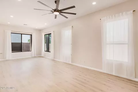 Living - 4701 E Prickly Pear Trl, Phoenix, AZ 85050 photo 2 of 5