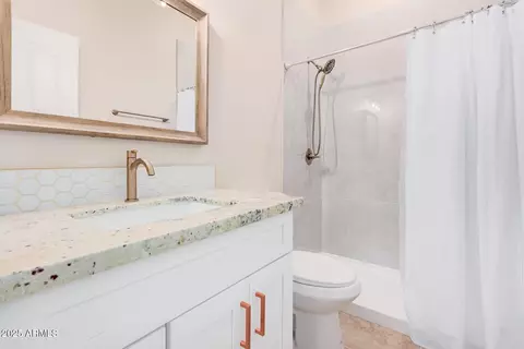 Bath - 4701 E Prickly Pear Trl, Phoenix, AZ 85050 photo 3 of 3