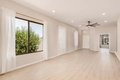 Living - 4701 E Prickly Pear Trl, Phoenix, AZ 85050 photo 3 of 5