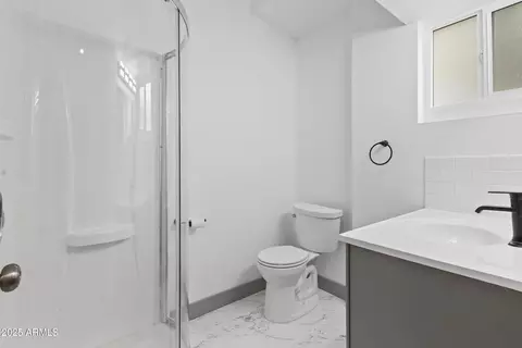Bath - 4536 N 18th Dr, Phoenix, AZ 85015 photo 4 of 4