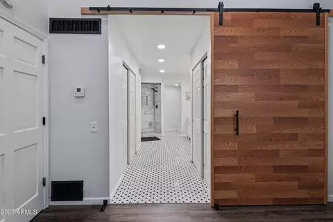 Entry Way - 4536 N 18th Dr, Phoenix, AZ 85015 photo 3 of 4