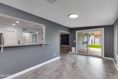847 E Paradise Ln E, Phoenix, AZ 85022 photo 9