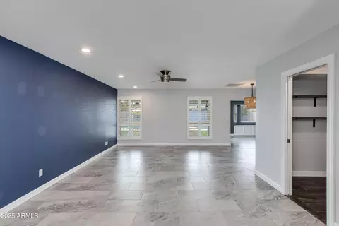 847 E Paradise Ln E, Phoenix, AZ 85022 photo 3