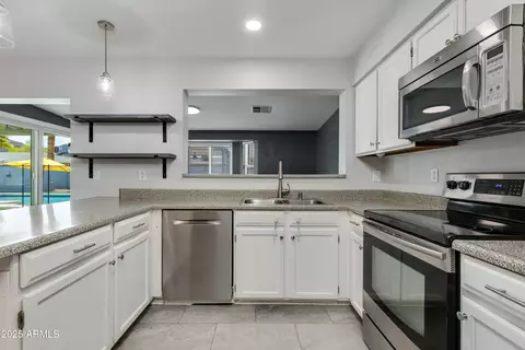 847 E Paradise Ln E, Phoenix, AZ 85022 photo 5