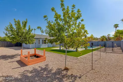 847 E Paradise Ln E, Phoenix, AZ 85022 photo 21